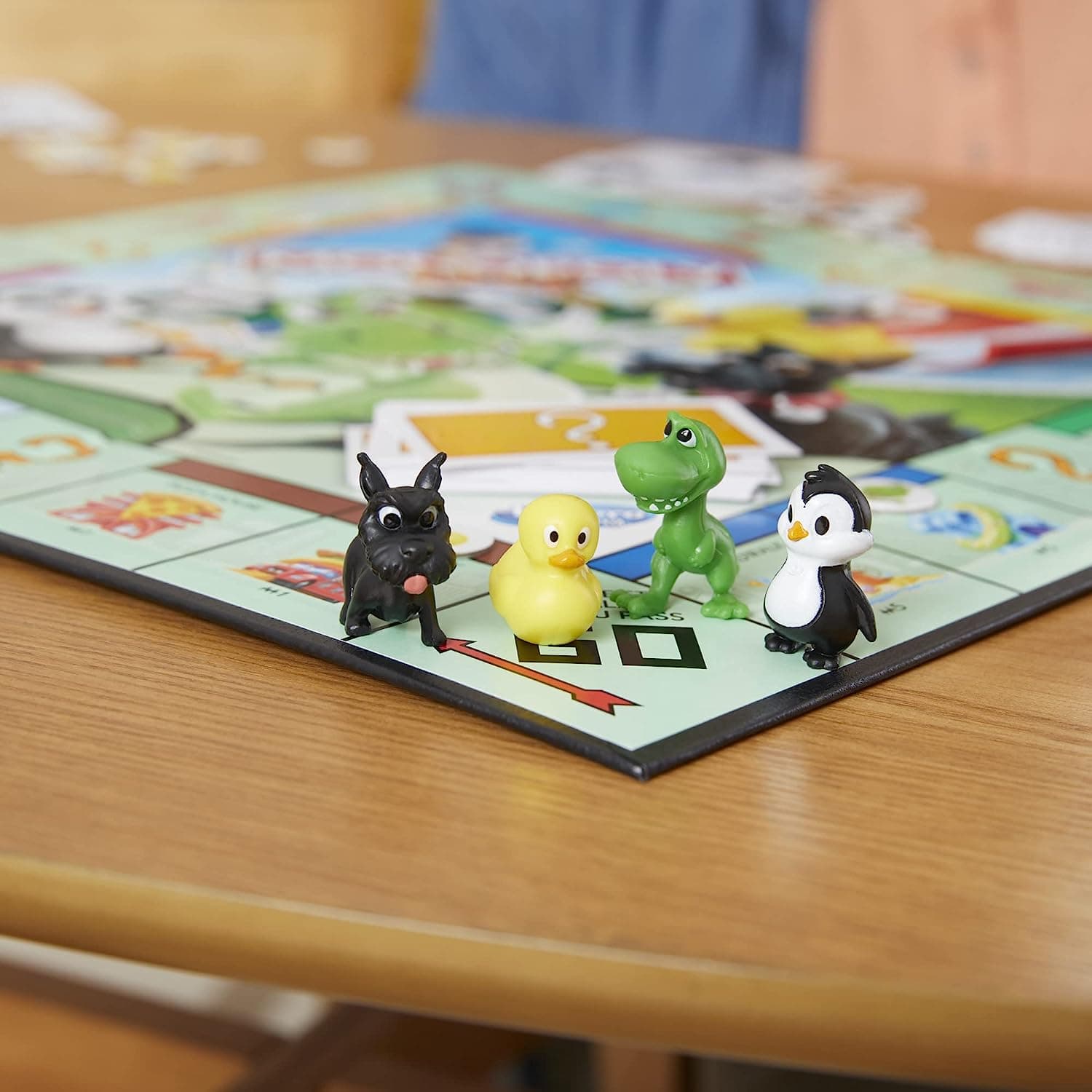 Hasbro Gaming Monopoly Junior Board Game for Kids Ages 5 and Up, 2-4 Players, Family Games, picture 3