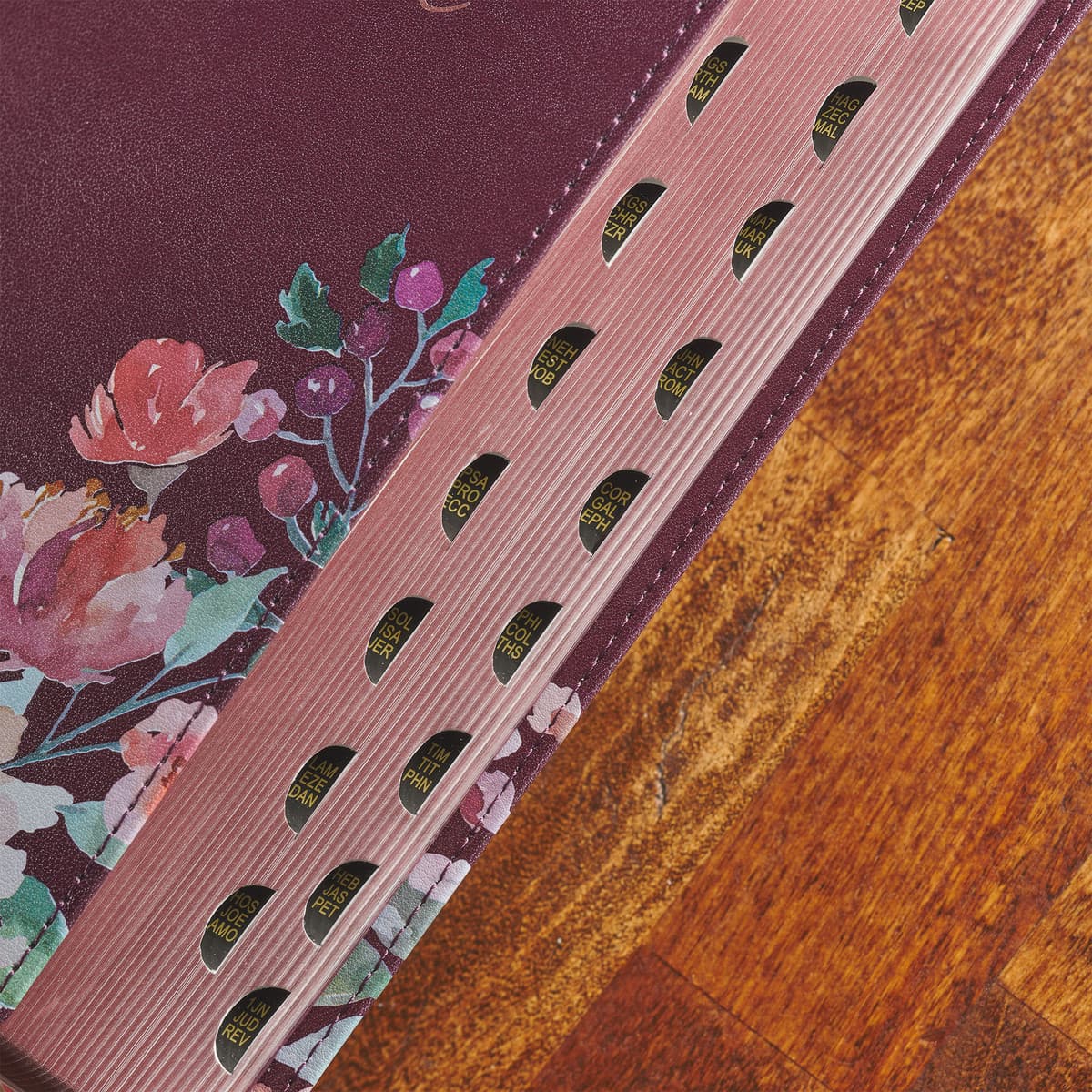 Floral Blue Faux Leather King James Version Deluxe Gift Bible with Thumb Index and Zippered Closure, picture 12