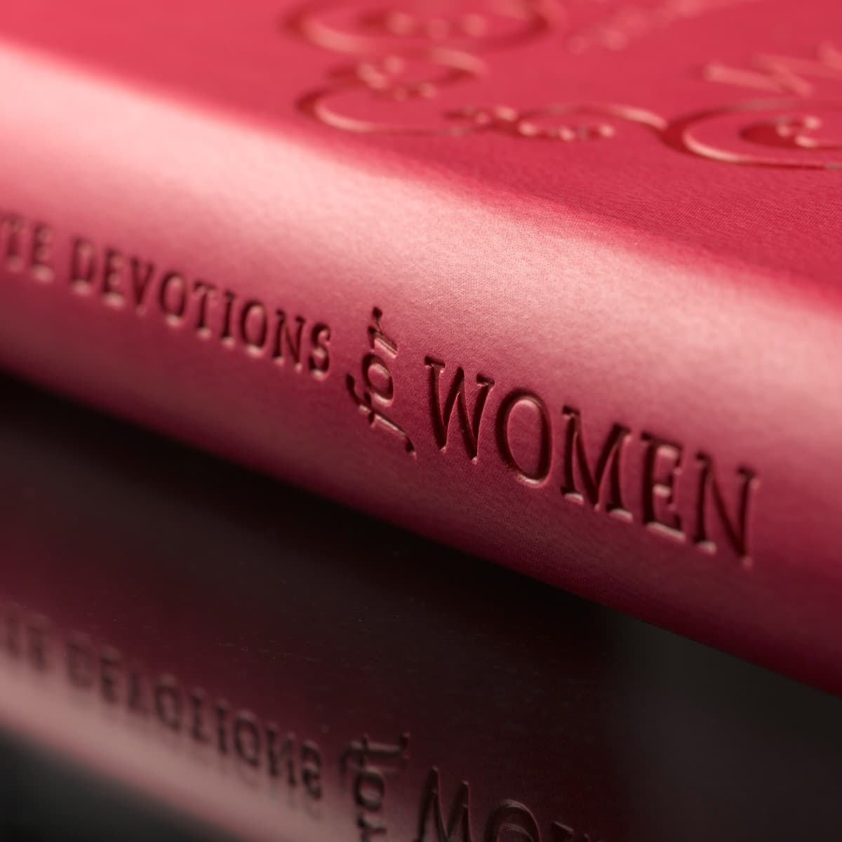 Pink Faux Leather One-minute Devotions for Women Devotional, picture 5