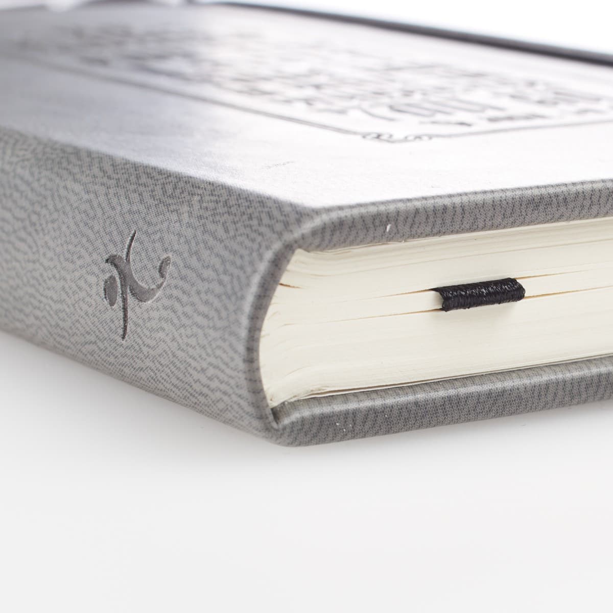 Be Strong - Joshua 1:9 Hardcover LuxLeather Notebook with Elastic Closure, picture 6
