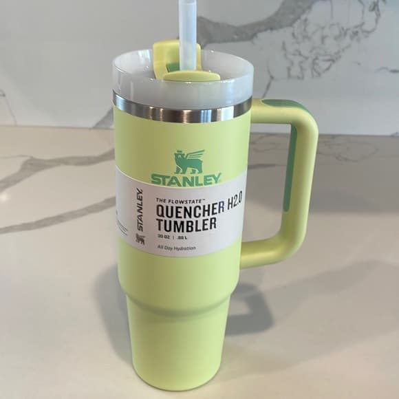 Stanley 30 oz Quencher H2.0 FlowState Tumbler - Lime Green